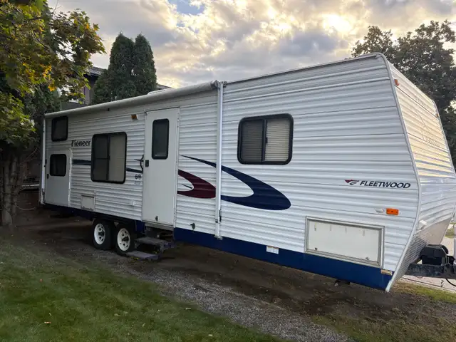 2005 Fleetwood Pioneer Travel Trailer in Travel Trailers & Campers in Cranbrook - Image 3