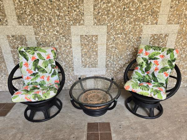Pair of Vintage Rattan 3 Piece Patio Set (Delivery Available) in Multi-item in Downtown-West End - Image 2