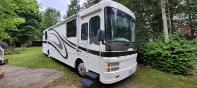 2001 Fleetwood Discovery U 37' 330HP CAT diesel - Alison 6 speed Very good condition no leaks new ro...