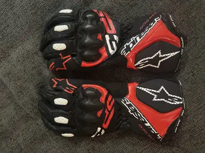 Theyre brand new gloves, never used Size Medium