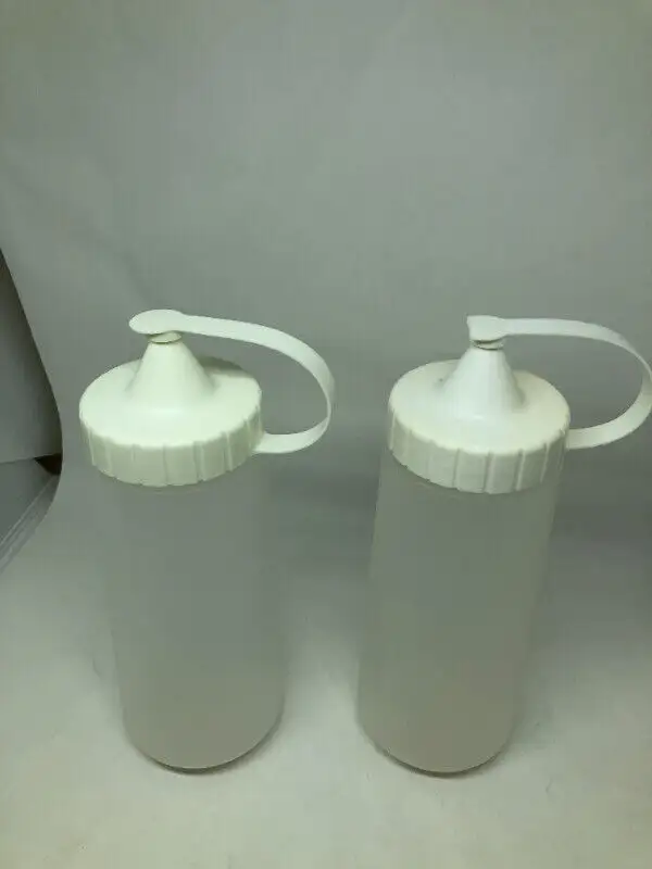 2 vintage Rubbermaid Squeeze bottles -16 oz62863271920771121