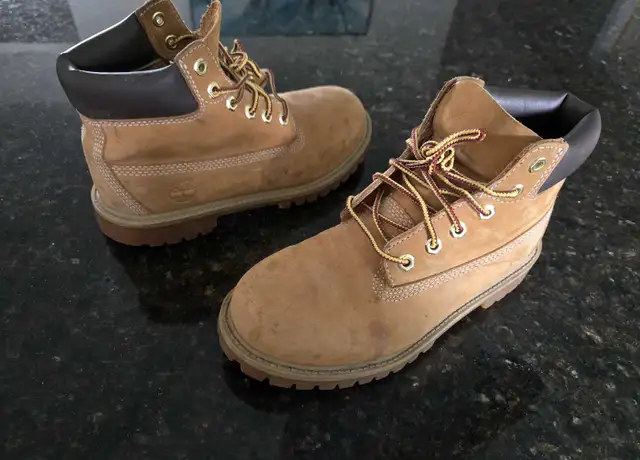 Girls Shoes & Boots Sizes 3-4 in Kids & Youth in Gatineau - Image 5