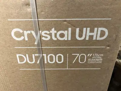 Samsung DU7100 70" Crystal UHD Brand New Condition - never out of the box.