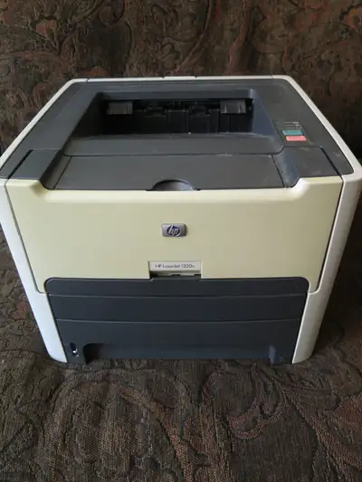 HP Laser Printer 1320DN en bon état, recto-verso. Pilote disponible SEULEMENT pour Windows XP et 7,...