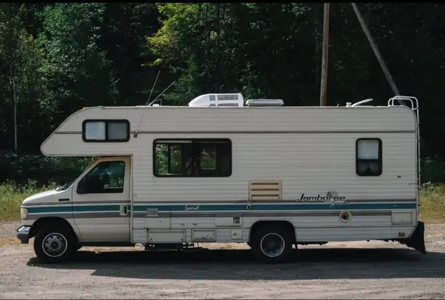 VR CLASSE C 24 PIEDS - FORD 1993 in RVs & Motorhomes in Laurentides - Image 4
