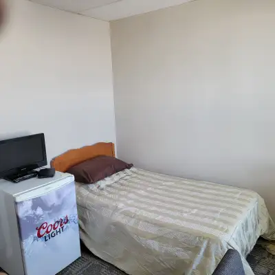 Deluxe single bachelor-All Utilities included-pet friendly