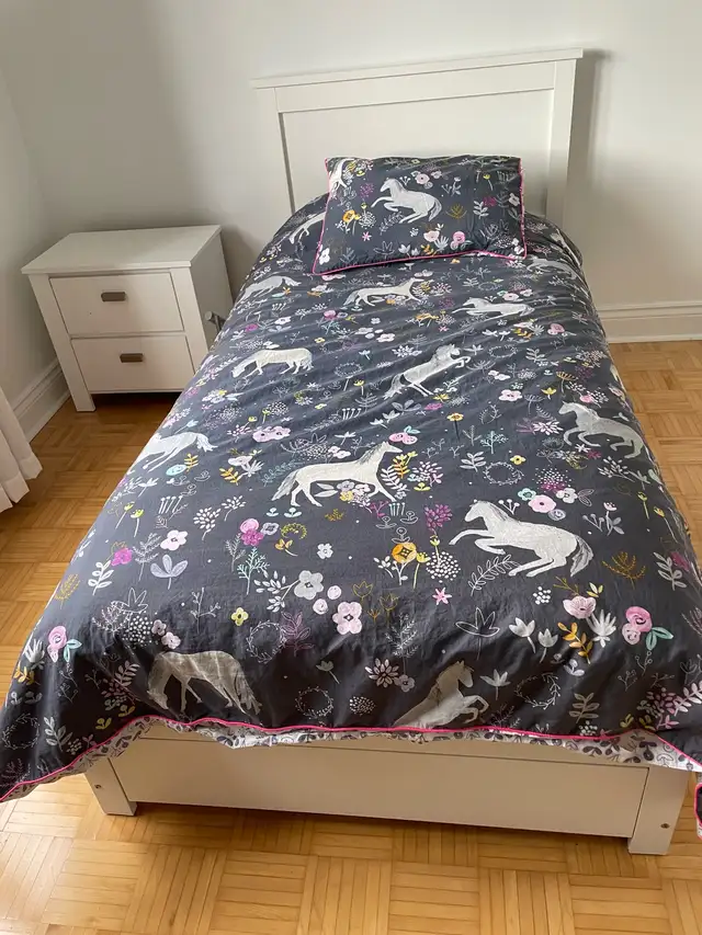 Lit simple en bois avec matelas in Beds & Mattresses in Longueuil / South Shore - Image 7