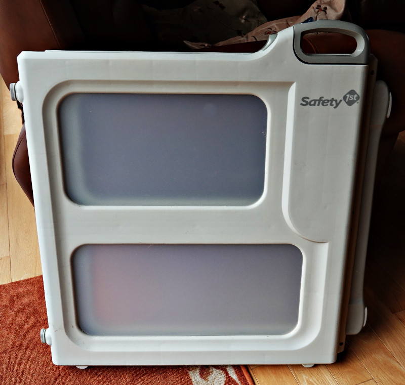 Barrière "Safety First" pour enfant ou animal Barrières, moniteurs et