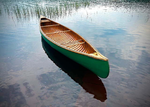 Beautiful 16 ft Cedar Canvas Canoe in Fishing, Camping & Outdoors in City of Halifax - Image 4
