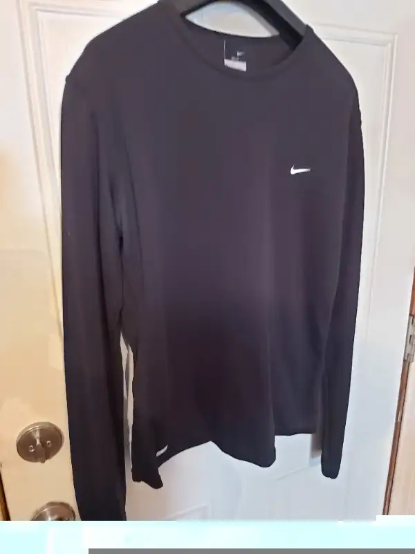 Ladies Nike DriFit Black Long Sleeve Sports Top Size XL (16-18)! in Women's - Tops & Outerwear in Saint John - Image 6