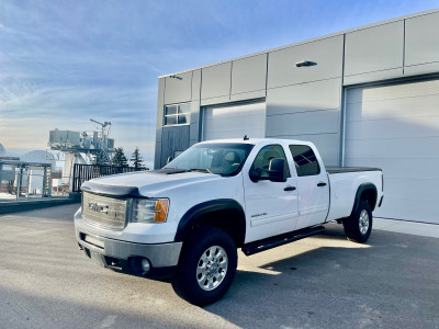 Very clean GMC Sierra 3500 duramax - financing available 