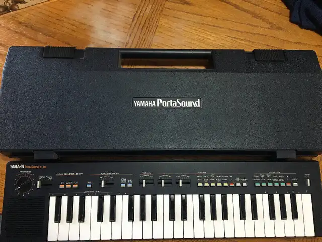 Yamaha Portasound PS400 , Japan made like new keyboard in Pianos & Keyboards in Strathcona County - Image 8