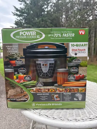 Pressure cook fusion life brands, UNOPENED NEVER BEEN USED Size extra large Comes with Recipe book,...