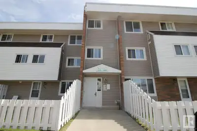 Top floor very big 2 bdrm cozy apartment right by a park!