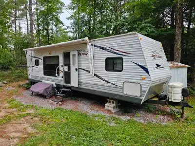 Fantastic condition. Single bedroom with large double sized mattress. Well appointed trim. This trai...