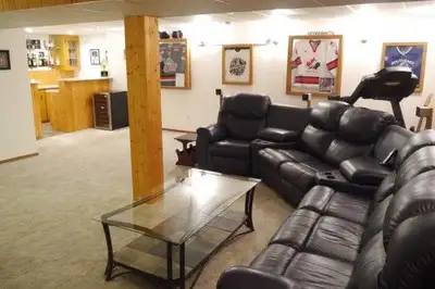 BedRooms Near University of Manitoba and Blue Line