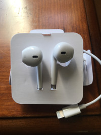 IPhone headphone Wired Lightning for saleThis is 1 piece set w