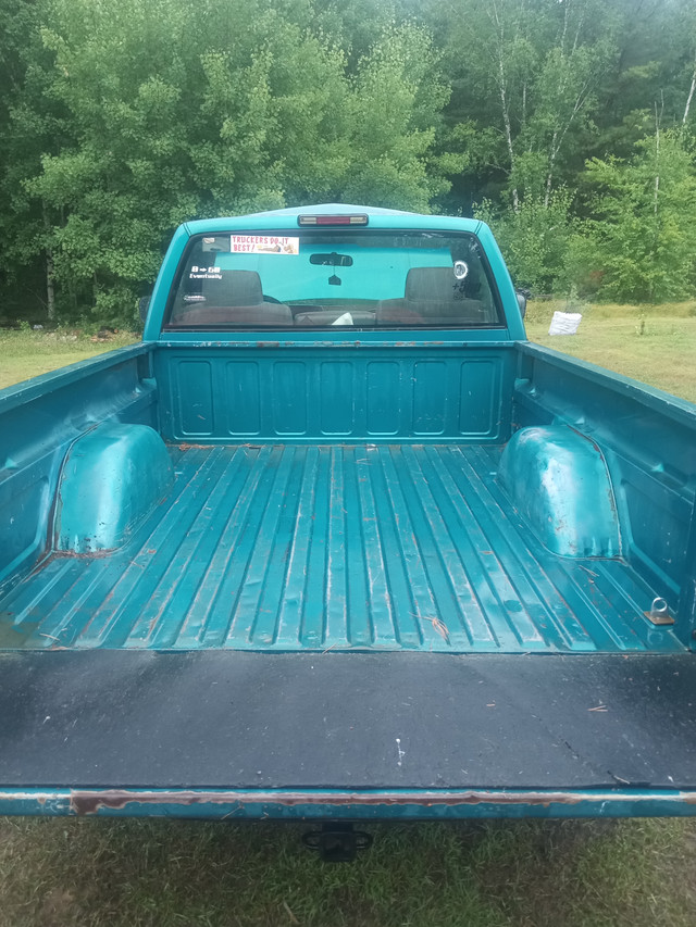 /94 sierra 4x4 6'5 box 4.3 litre 5speed manual in Cars & Trucks in Kingston