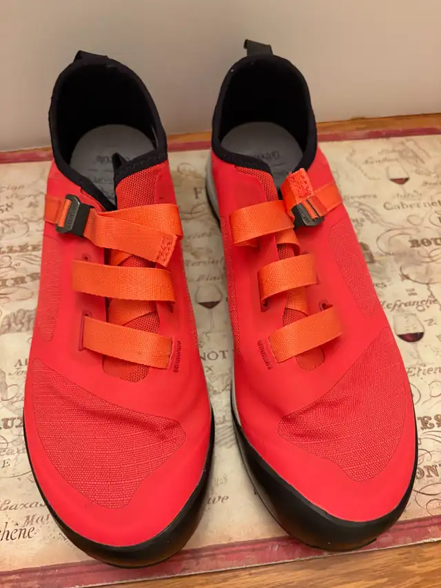 Salomon Wings Sky GTX Hiking Shoes - Men's 9.5 / Women's 11 in Men's Shoes in London - Image 2