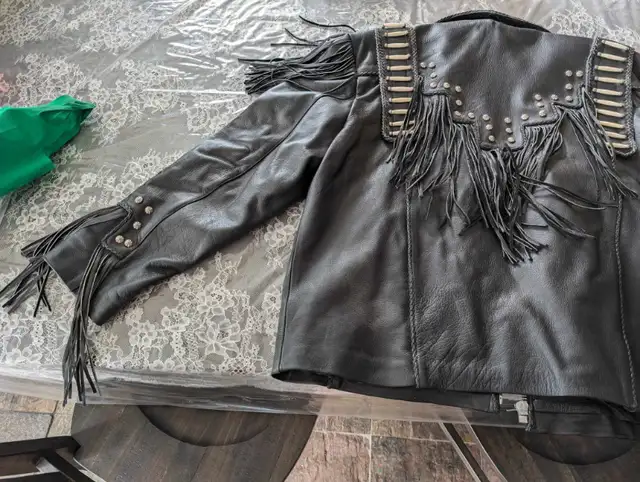 Ladies leather jacket, perfect for riders 3 XL in Women's - Tops & Outerwear in Sarnia - Image 7