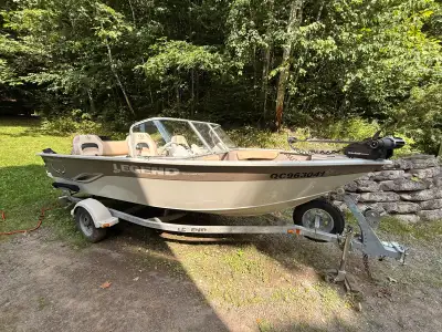 Superbe Legend Xcalibur 17 pieds 2007, bien équipé et prêt pour la saison! Idéal autant pour la pêch...