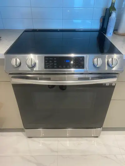 Cuisinière Samsung à convection électrique  intelligente, View more