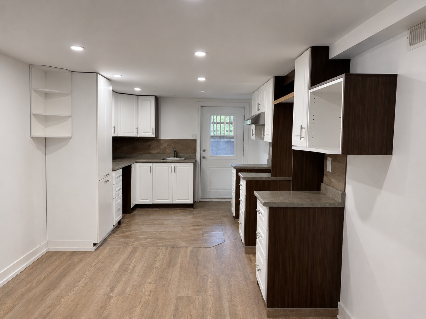 Logement 5/2 à louer à saint-hubert — photo 2