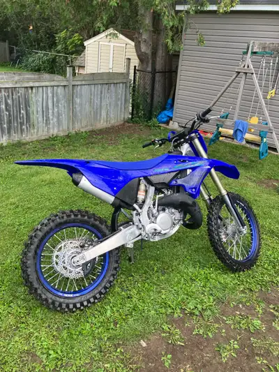 2024 Yz 125x, the bike has a LecTron Carburetor on it, I also have the stock carburetor. Only 7.3 hr...
