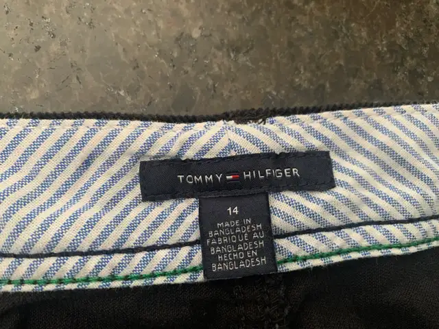 Tommy Hilfiger Corduroy Skirt in Women's - Dresses & Skirts in Oshawa / Durham Region - Image 3