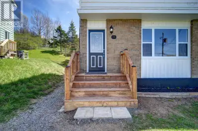 3 bedroom 1.5 bath Semi detatched house in Dartmouth for rent