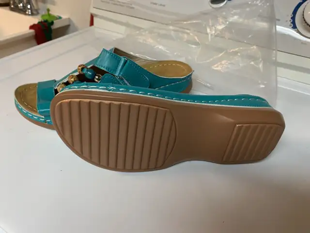 Brand new sandals63417636053505121