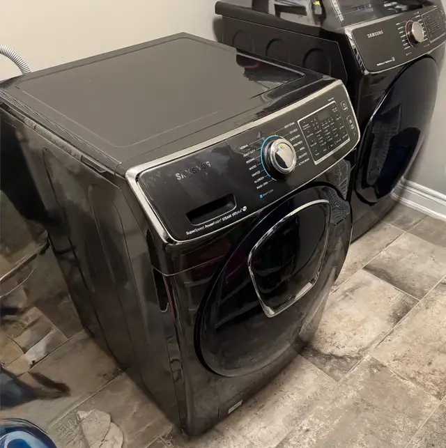 Samsung washer and dryer in Washers & Dryers in St. Catharines - Image 2