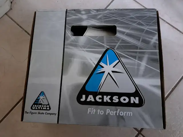 Jackson 150 Figure Skates Size 2 in Skates & Blades in Mississauga / Peel Region - Image 4