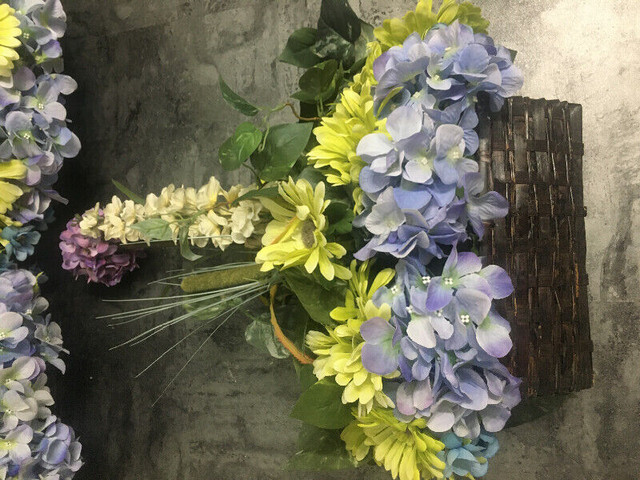 Set of 3 pots of flower arrangements, medium/large size in Home Décor & Accents in Regina - Image 2