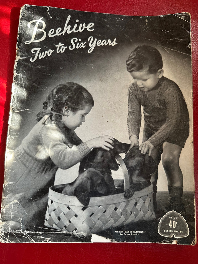 ADORABLE VINTAGE/ANTIQUE KNITTING BOOKLETS (1940’s-1950’s) in Arts & Collectibles in Regina - Image 3