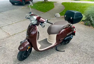 2013 Honda Giorno Scooter: a stylish and efficient ride for urban commuting. This scooter is used bu...