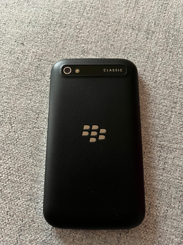 BlackBerry Classic Q20 - 16GB - Cell Phone dans Téléphones cellulaires  à Ville de Toronto - Image 4
