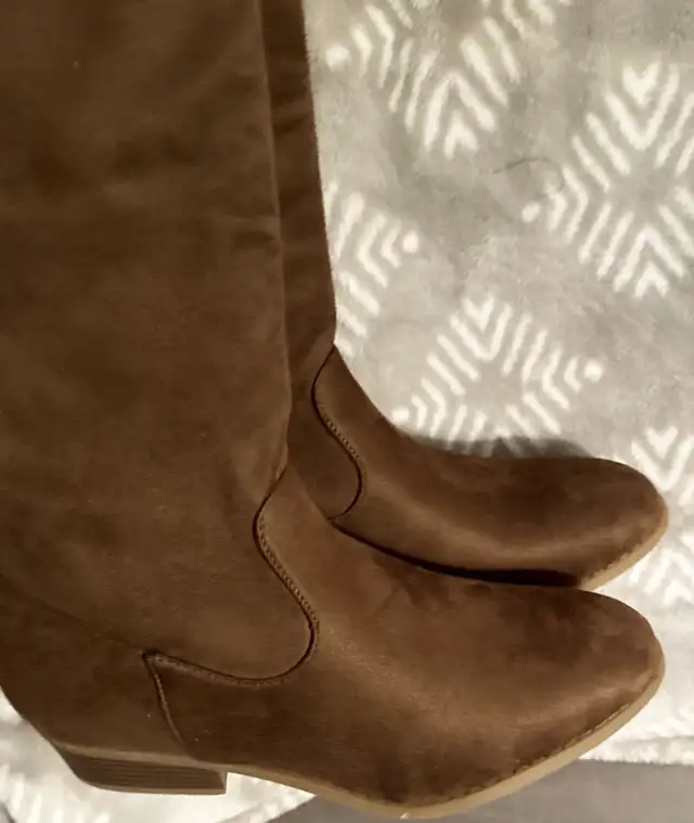 New Woman’s Boots 9 in Women's - Shoes in Markham / York Region - Image 7