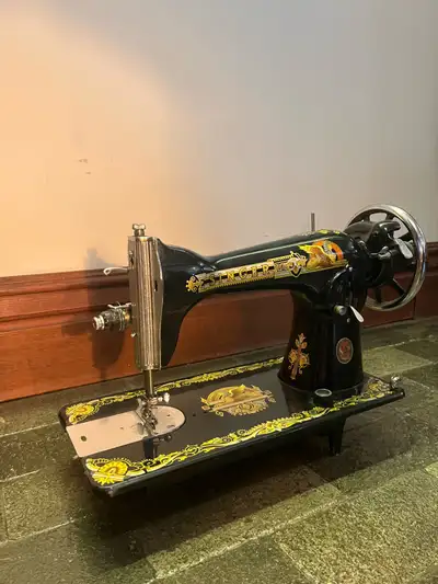 Singer sewing machine - Model 15 Sphinx decal  1920s antique, View more