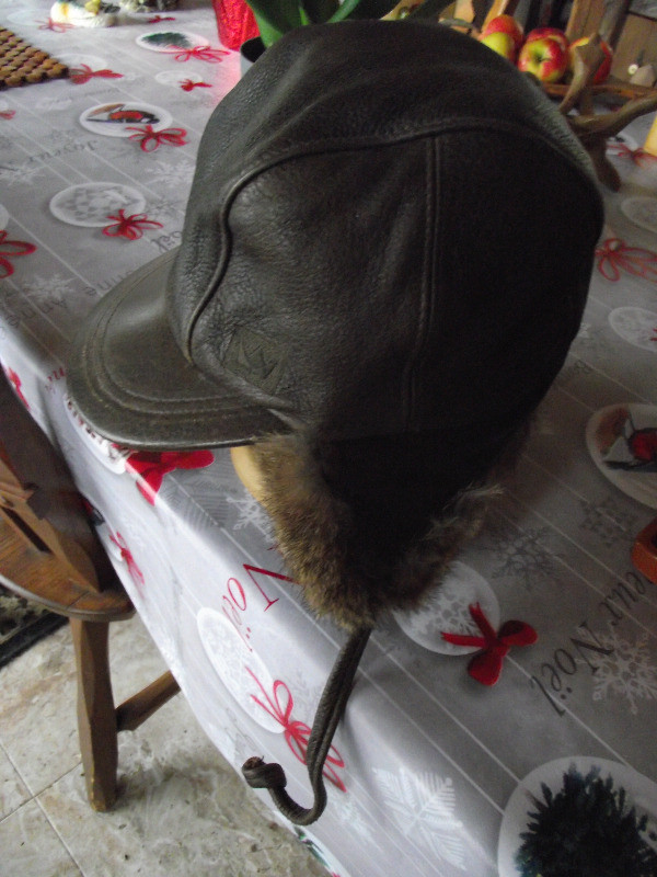 Chapeau cuir & fourrure dans Hommes  à Sherbrooke - Image 3