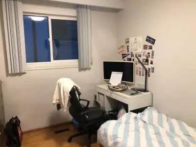 A beautiful private bedroom for rent in a detached house at Kingsdale/ Willowdale Ave (in the heart...