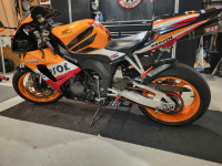 (SALE PENDING)    CBR 1000rr 2006 clean bike 