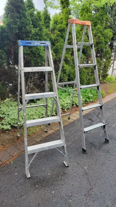 These two aluminum ladders are in excellent working condition. The set includes a sturdy 7ft Cosco s...