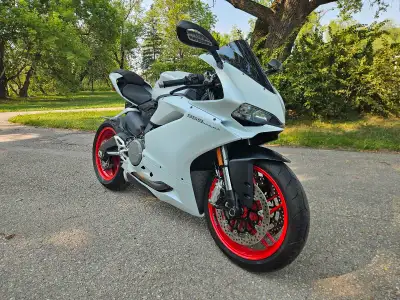 2019 Ducati Panigale 959 – a beautiful, low-mileage example of Ducati's legendary performance and It...