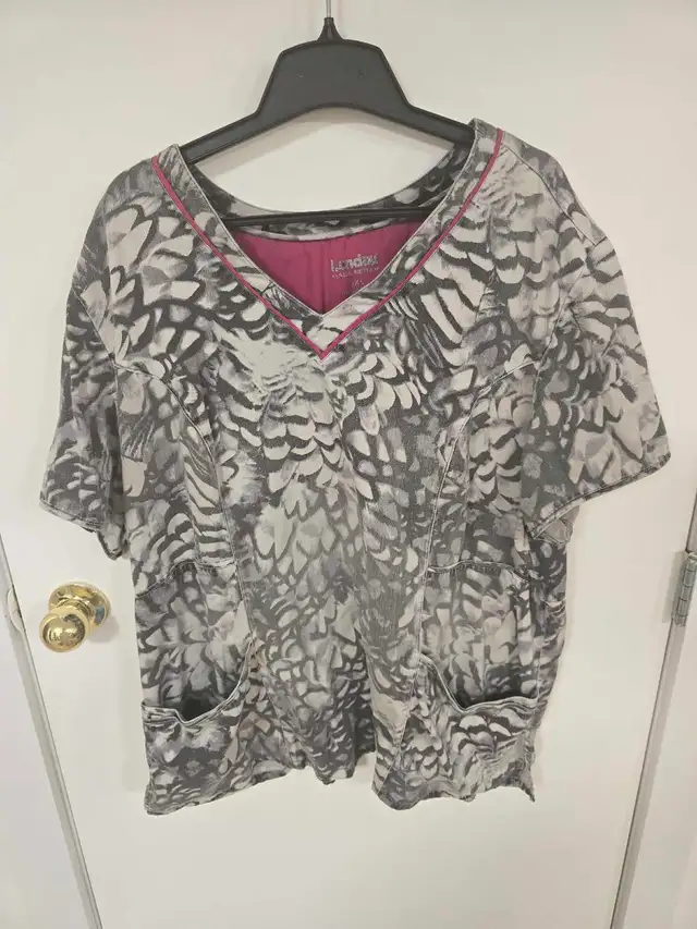 women's 3XL scrub top lot in Women's - Tops & Outerwear in Lethbridge - Image 4