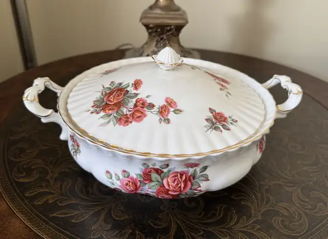 Royal Albert Centennial Rose-Veggie tureen439247223527854081