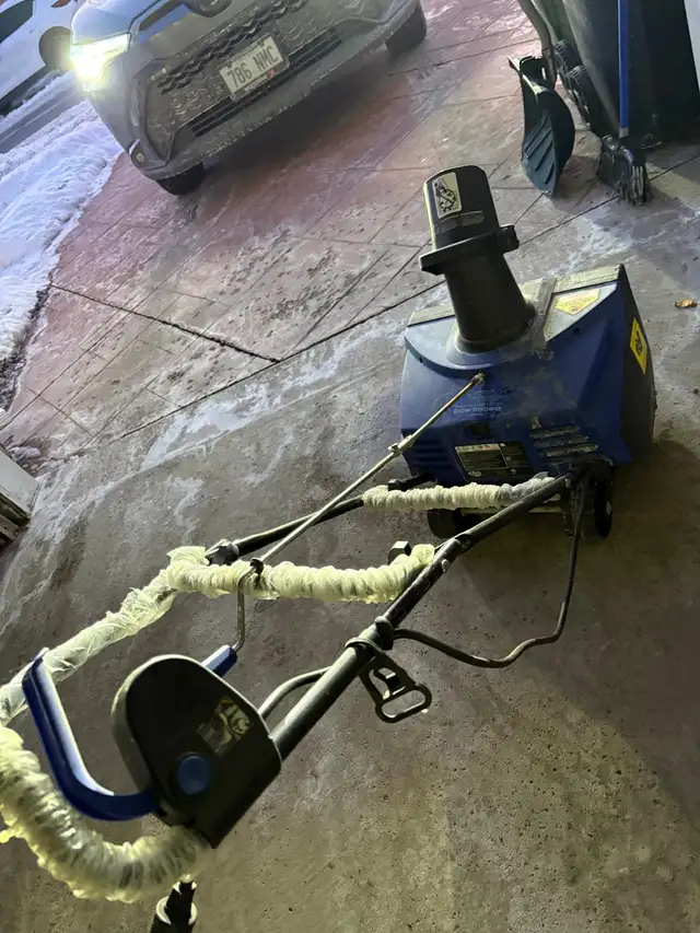 electric snowblower in Snowblowers in Mississauga / Peel Region - Image 2