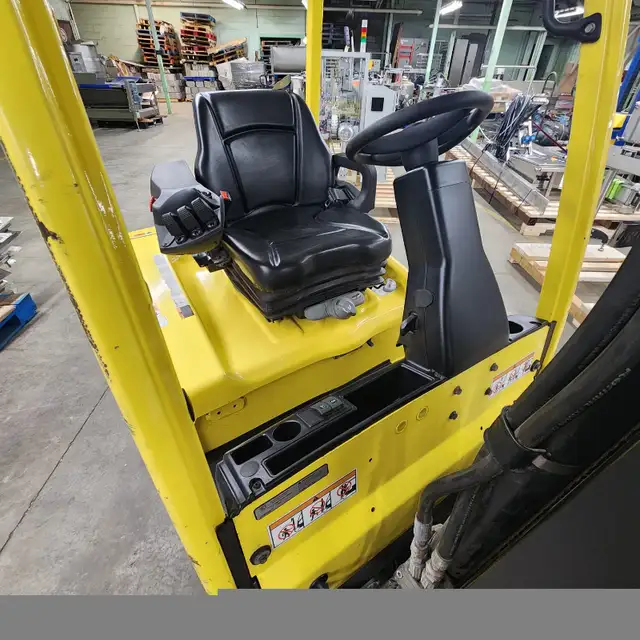 Chariot élévateur Hyster Forklift Model J35XNT 3450 lb in Other in West Island - Image 5