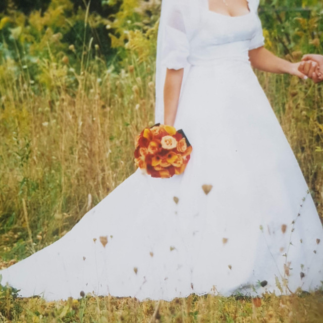Wedding Dress in Wedding in Oakville / Halton Region - Image 3