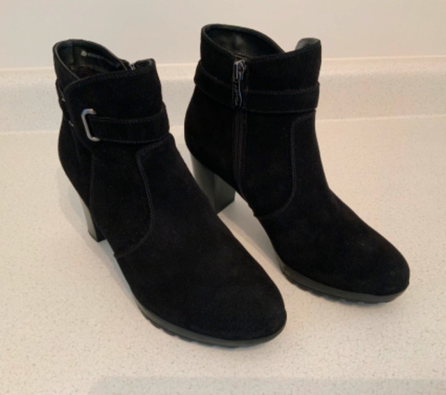 WINTER BOOTS - Ladies Fashion BOOT - Excellent Condition in Women's - Shoes in Belleville - Image 4